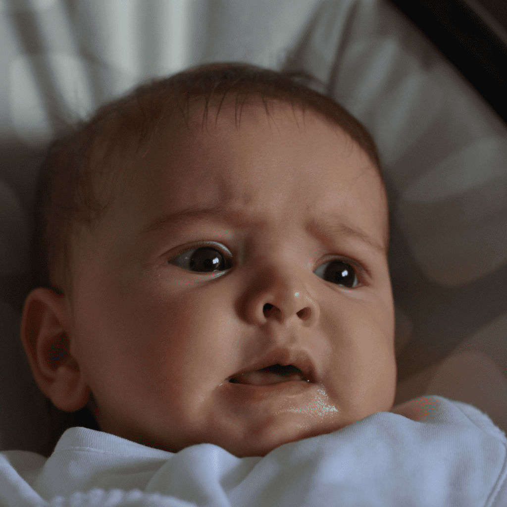 baby-looks-scared-crying-cues