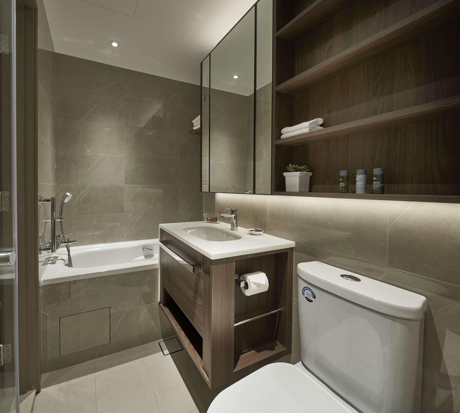 2BR - Ensuite Bathroom